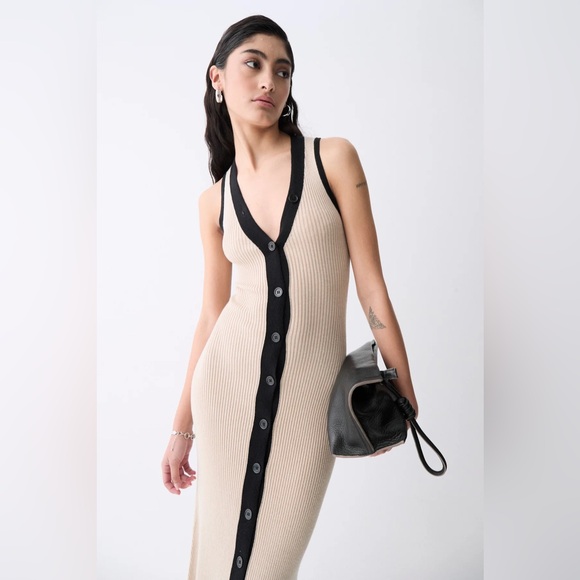 May 11th- 2- DELUC - LIVE UNLISTED LISTING - ๐จ 2025 COLLECTION - Picture 3 of 16